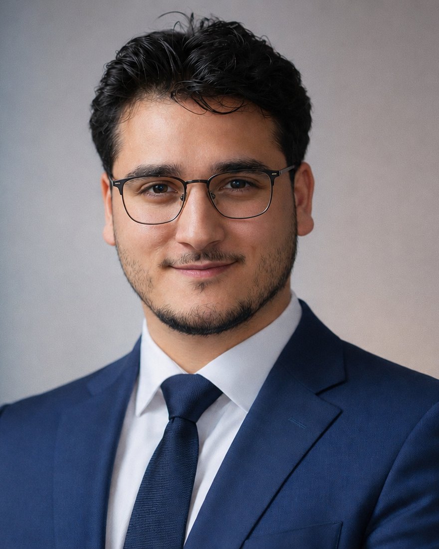 Porträt von Cem Ugurlu, Senior BI & Automation Consultant und Inhaber von Glückstein Consulting